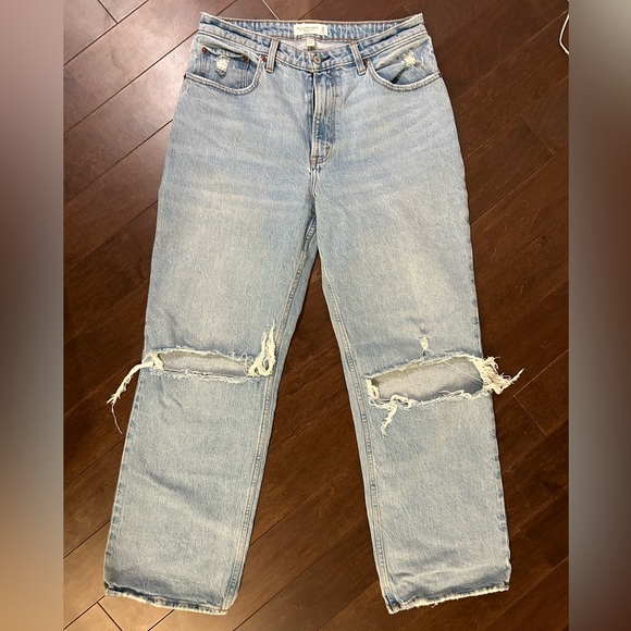Abercrombie and Fitch Curve Love High Rise 90s Relaxed Jean - Light Ripped - Picture 3 of 3